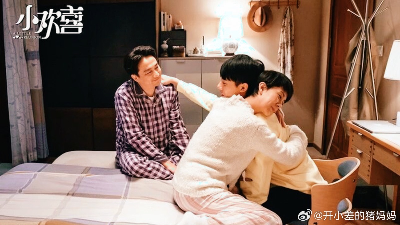 网传《小欢喜2》预计2026年10月开机，原班人马回归并新增殷桃、李晟特别出演，剧情从高考转向“后高考时代”。  一、核心剧情走向- 时间线跳跃：故事设定在第一部结局四年后，方一凡、乔英子等“春风六子