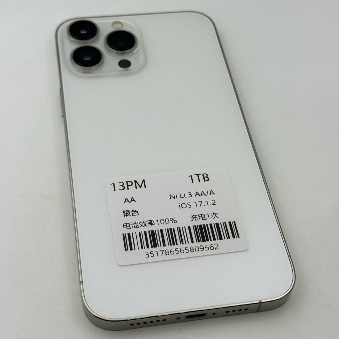 【豆花数码】
iPhone 13 Pro Max 中东版无锁（单卡）
成色95新（电池循环1次）
官方售后更换后置摄像头
iOS 17.1.2
轻微运输痕迹
单机（无配件）
- 1T：银色 3899 ​​​