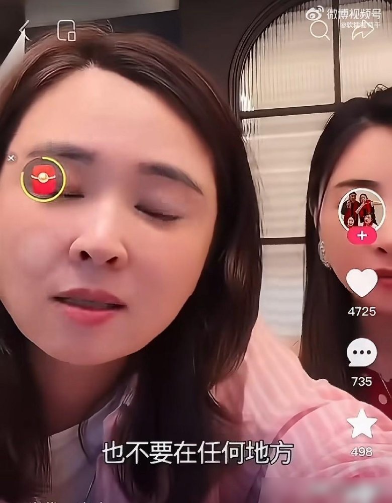 “我养了她十年，结果她连面馆都不肯来帮把手。”晋妈直播间里这句话，直接把25岁的李勒优推上了风口浪尖。
47岁的晋妈说，自己这一头白发，全是熬出来的。停掉零花钱，是惩戒她作息颠倒。话锋一转，又说最该感谢的是儿子崔晋，不是这个养女。
李勒优没吵没闹，搬出去独居了，只发了句“接受一切事与愿违”。崔晋