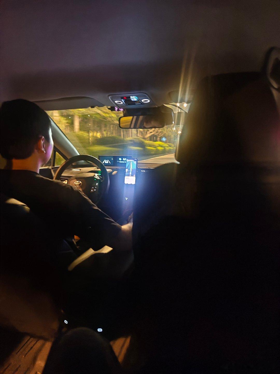 喝酒后就打车，哪怕乳酸菌啤酒的度数极低
打了辆丰田bz3，这车家用买的人特别少，见到的几乎都是滴滴！ ​