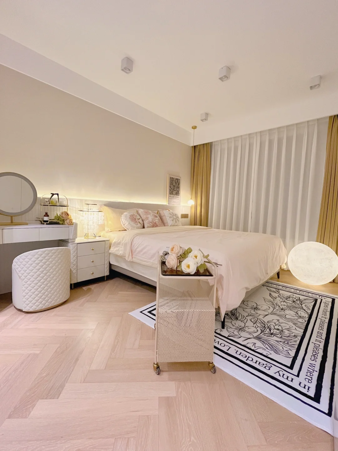 我的主卧是我梦想中的样子啦！