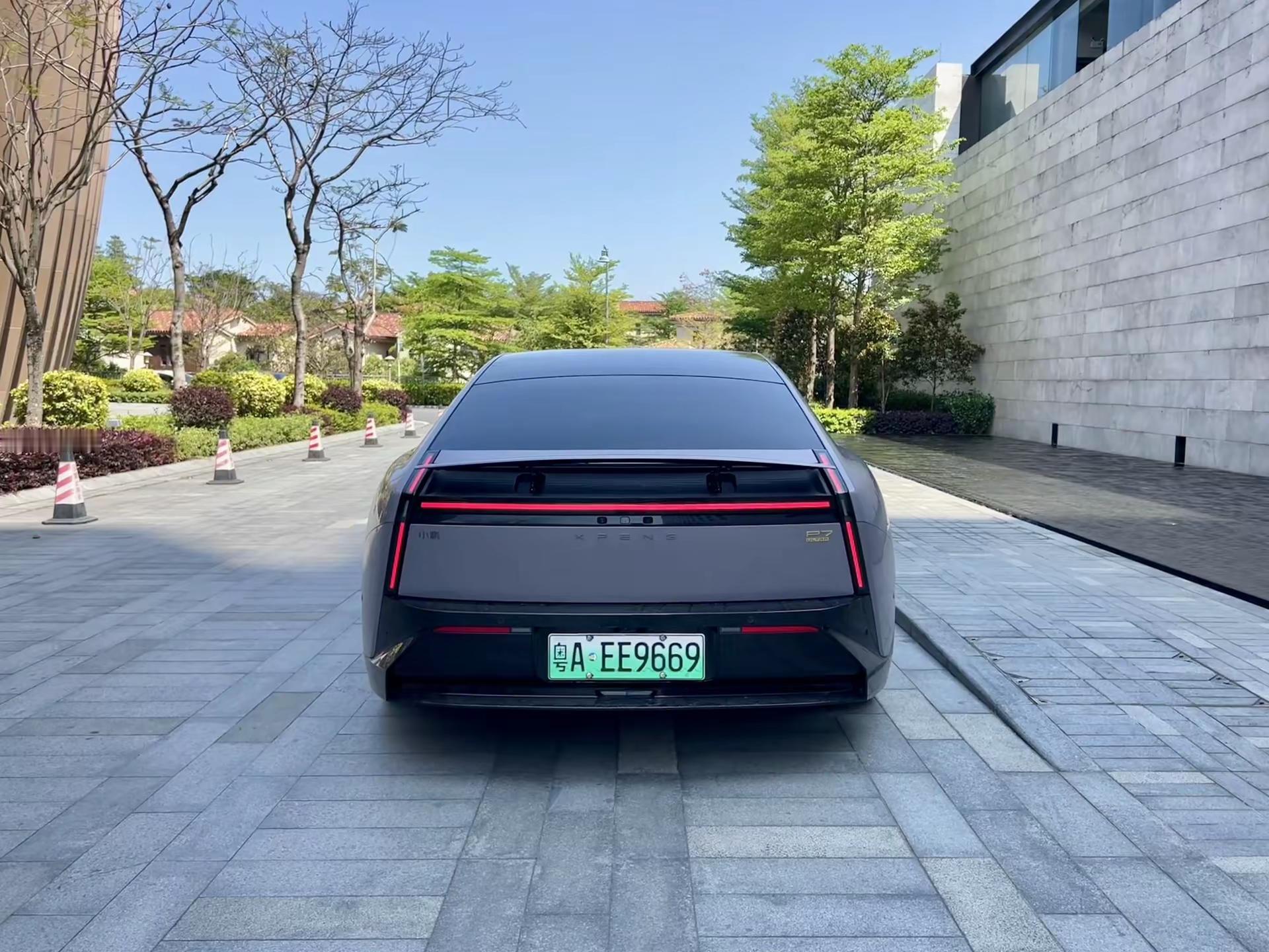 理解比较超前的东西，是需要一些审美门槛的小鹏P7 新能源轿车 宽体轿跑