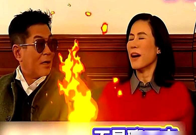 古天乐一把攥住宣萱的手走上红毯，台下的闪光灯瞬间连成一片白昼。

这已经是他们相识的第25年。前阵子牵手照传得沸沸扬扬，全网都在等一张结婚证。结果两人摆摆手，一句“纯兄弟”把八卦堵得死死的，顺手还推了一把新电影。

在红馆演唱会上，宣萱踩着高跟鞋登台，拿着麦克风就拿年纪开涮，怼得古天乐在台上直瞪眼。