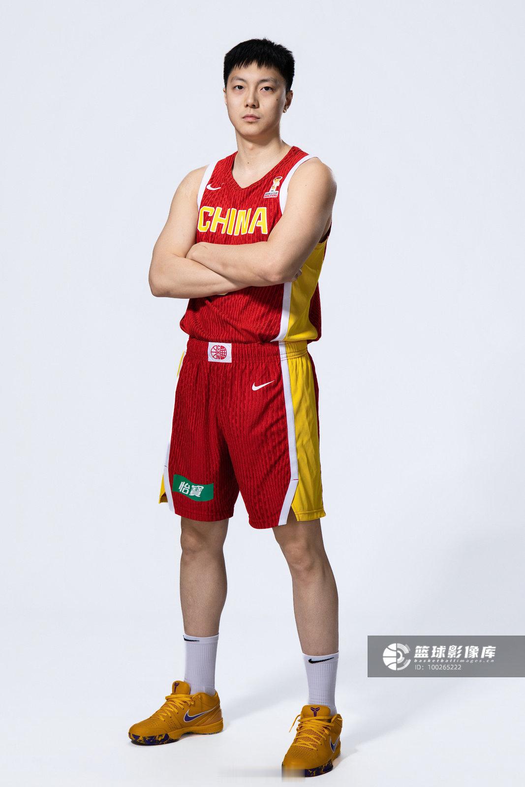 #中国男篮##胡明轩[超话]# 

小胡，挺严肃[嘻嘻] ​