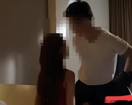 太下作了，&34;渣男&34;的路数能有多绝？广西天峨县46岁的王某，婚内出轨中山24岁的罗某，恋爱期间各种520、999、888转账，还送金项链、金手镯、金戒指，前前后后花了12万。新鲜劲儿一过想分手，转头就找罗某&34;算账&34;要还钱，被拒后干脆联合老婆，把罗某告上法庭。
罗某在法庭上很委屈：她根本不知道王某已婚，