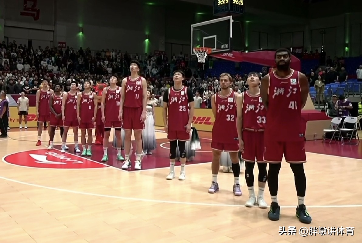 CBA常规赛第二轮，浙江稠州金租87-72山东高速，浙江稠州金租球员点评+评分(满分10分)
 
1. 扎加斯 | 8.6分
砍下22分4篮板4助攻1抢断，全场得分最高，进攻端手感火热，外线投射和突破都极具威胁，还能送出传球盘活全队。防守端有所贡献，部分回合处理球稍显急躁。
​
2. 维塔尔 | 8