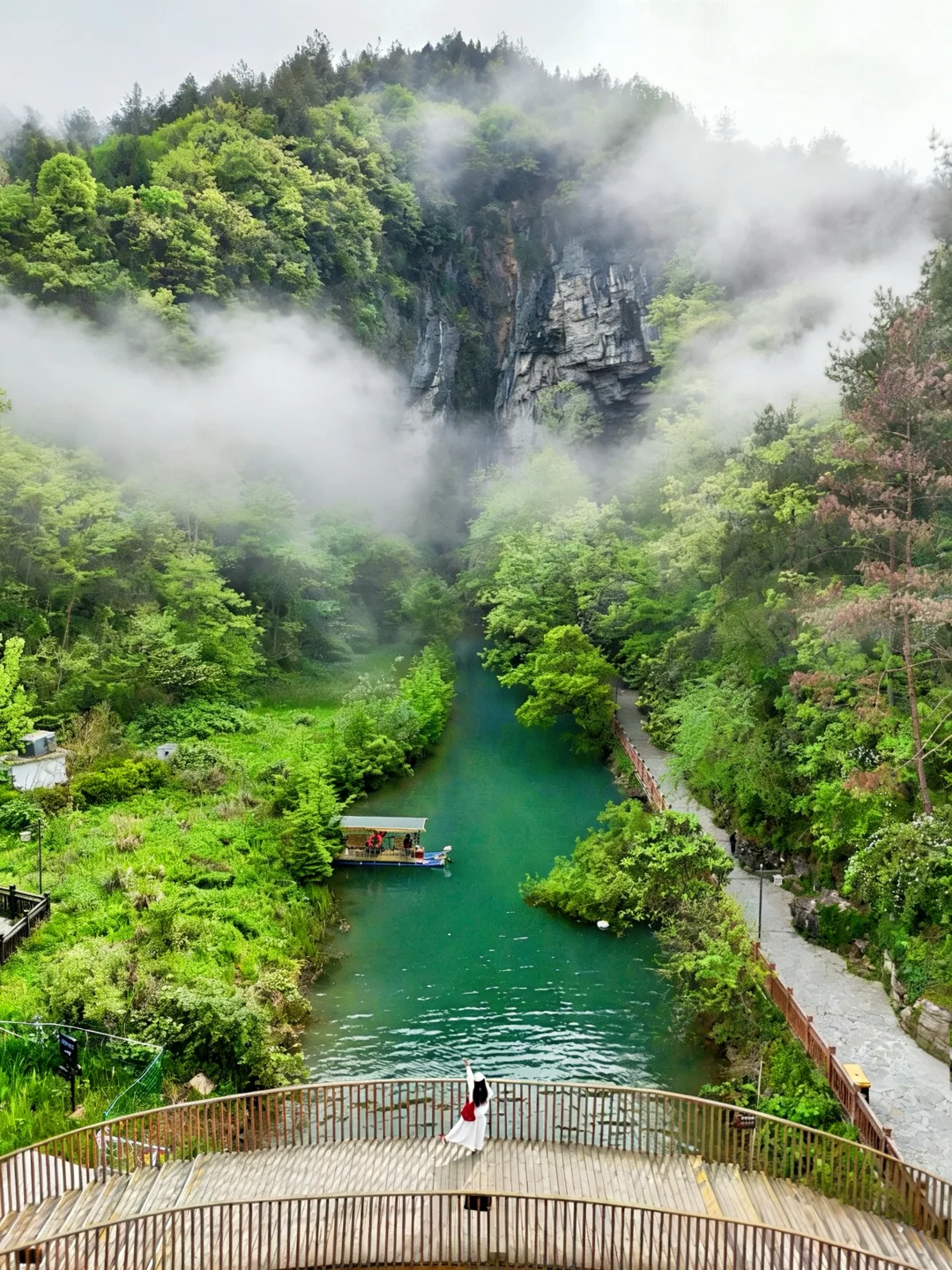 湖北被低估了的地方🛶坐船进绝美水中溶洞！！