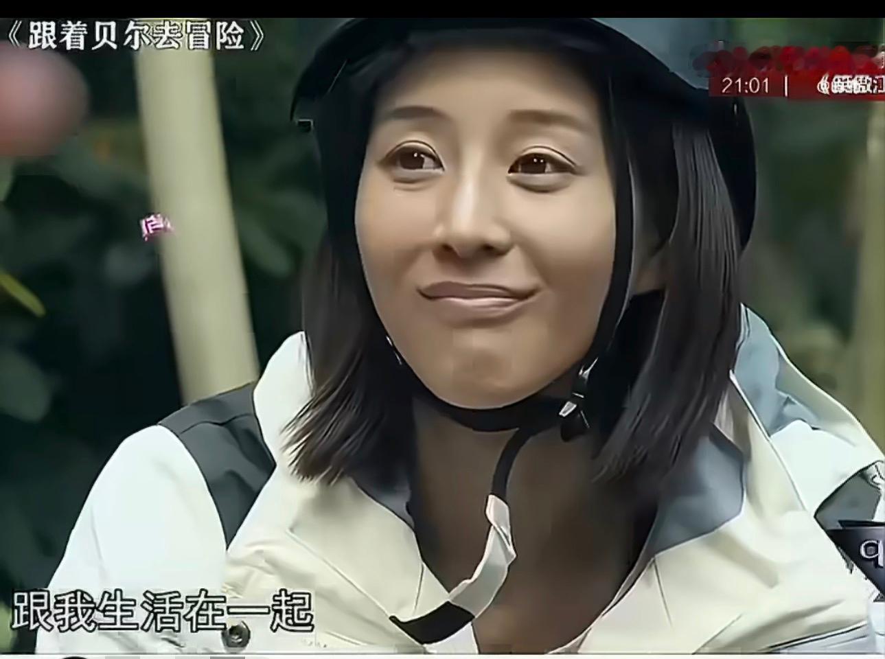 哈哈哈刷到这个视频我又想起来了，2015年大张伟参加综艺《跟着贝尔去旅行》，当时他正处于人生低谷，又恐高又体能差，在穿越瀑布时被水流冲得呼吸困难，张钧甯伸手把他拉了出来，还一直鼓励他“你是最强哒最棒哒”。大张伟后来在采访里说，张钧甯就像一道光，在他心理快撑不住的时候拉了他一把，这首歌就是受这句话启发
