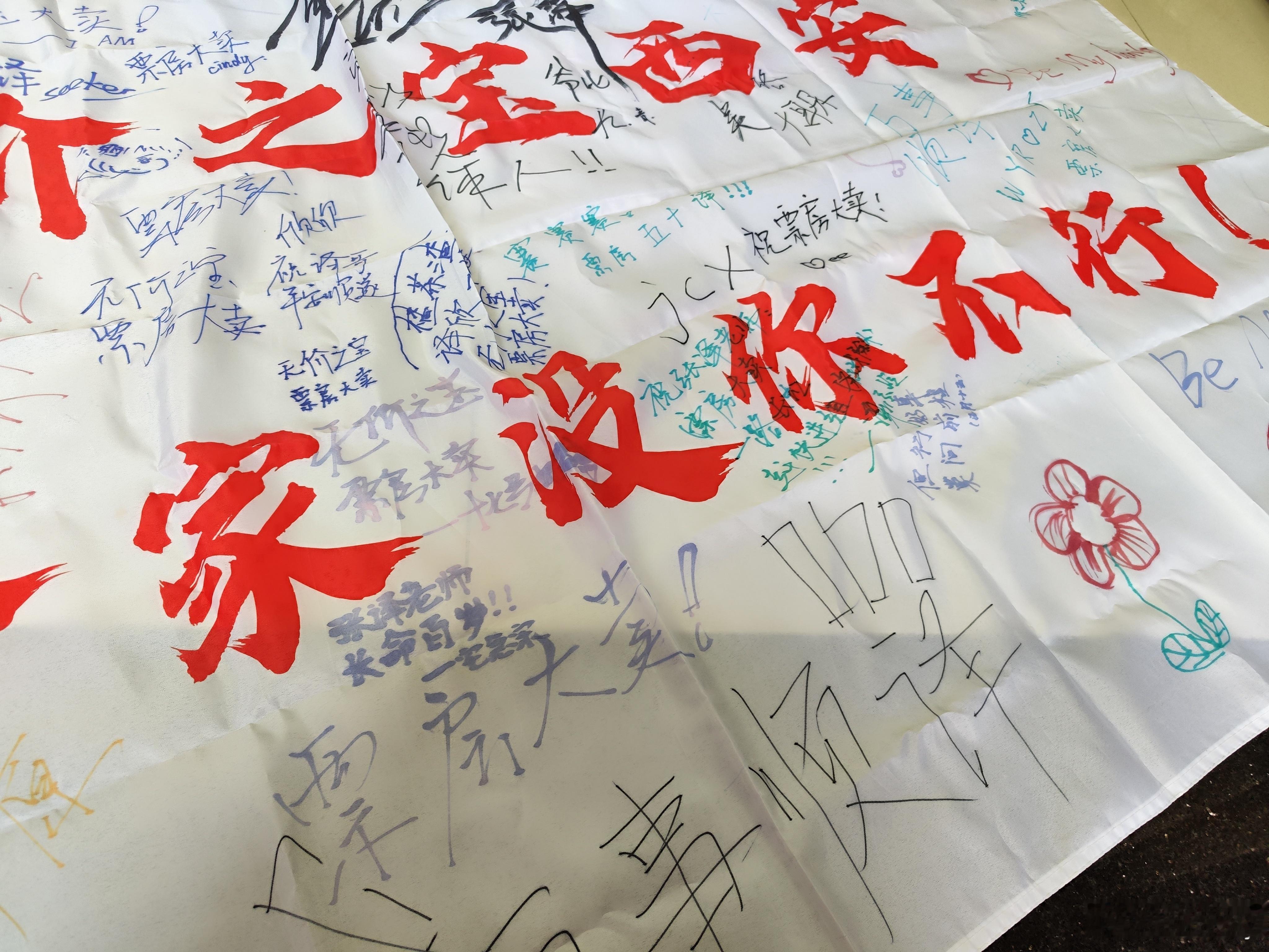#张译[超话]# 我思念的

再见一面吧 ​