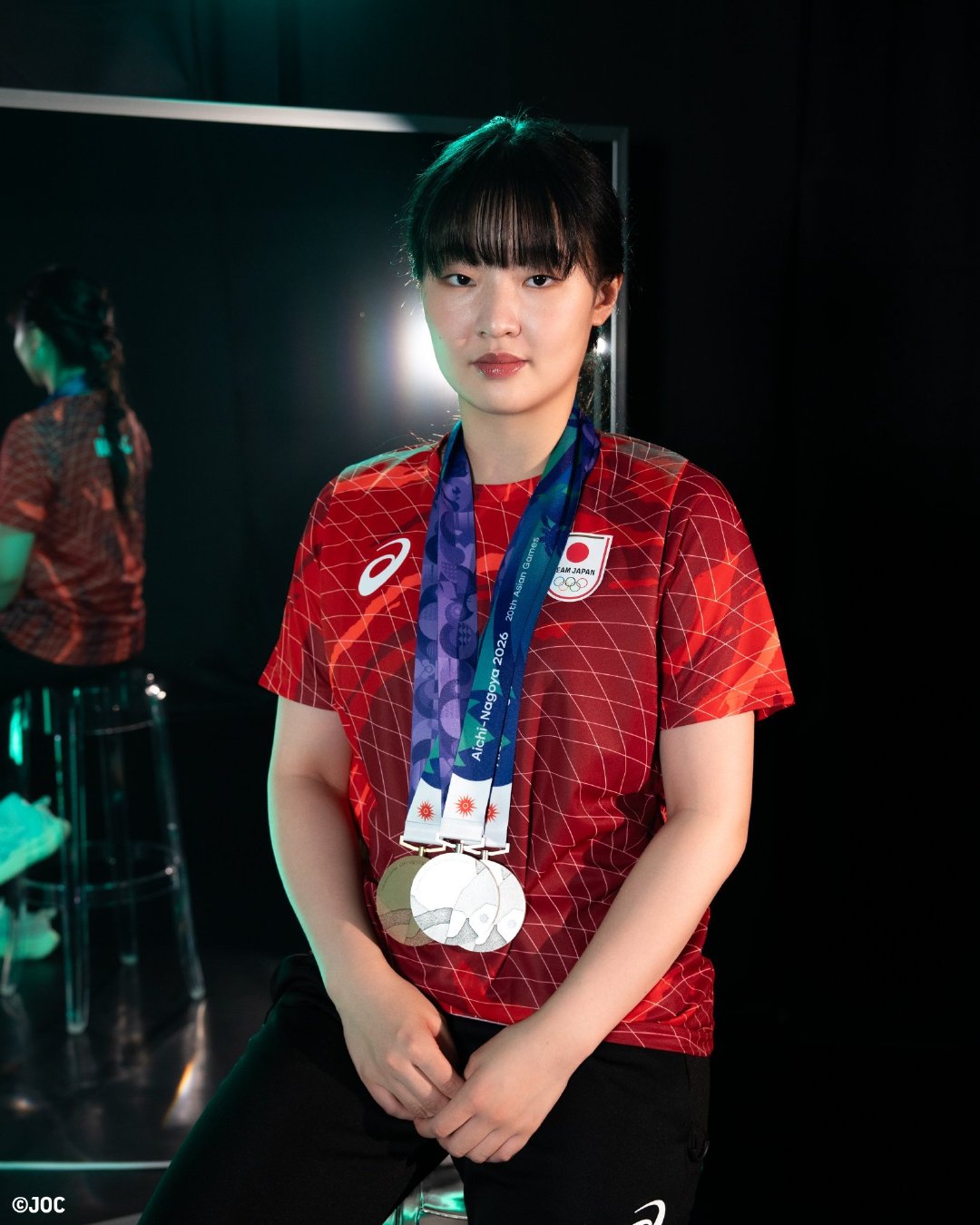 张本美和真的是越努力越心酸，下垂的苹果肌、怎么画都小的吊梢眼，深色厚嘴唇，化完妆之后没救了，比老早还大十岁的样子。。。老早只能给人当小三，丑妹子能追上自己的男神松岛吗🤔 ​