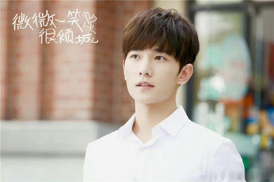 #杨洋[超话]##岚图追光s全球代言人杨洋# yy#杨洋千仞岗羽绒服全球品牌代言人# 愿你所见皆为美好，所行皆为坦途，心中所愿皆能实现​