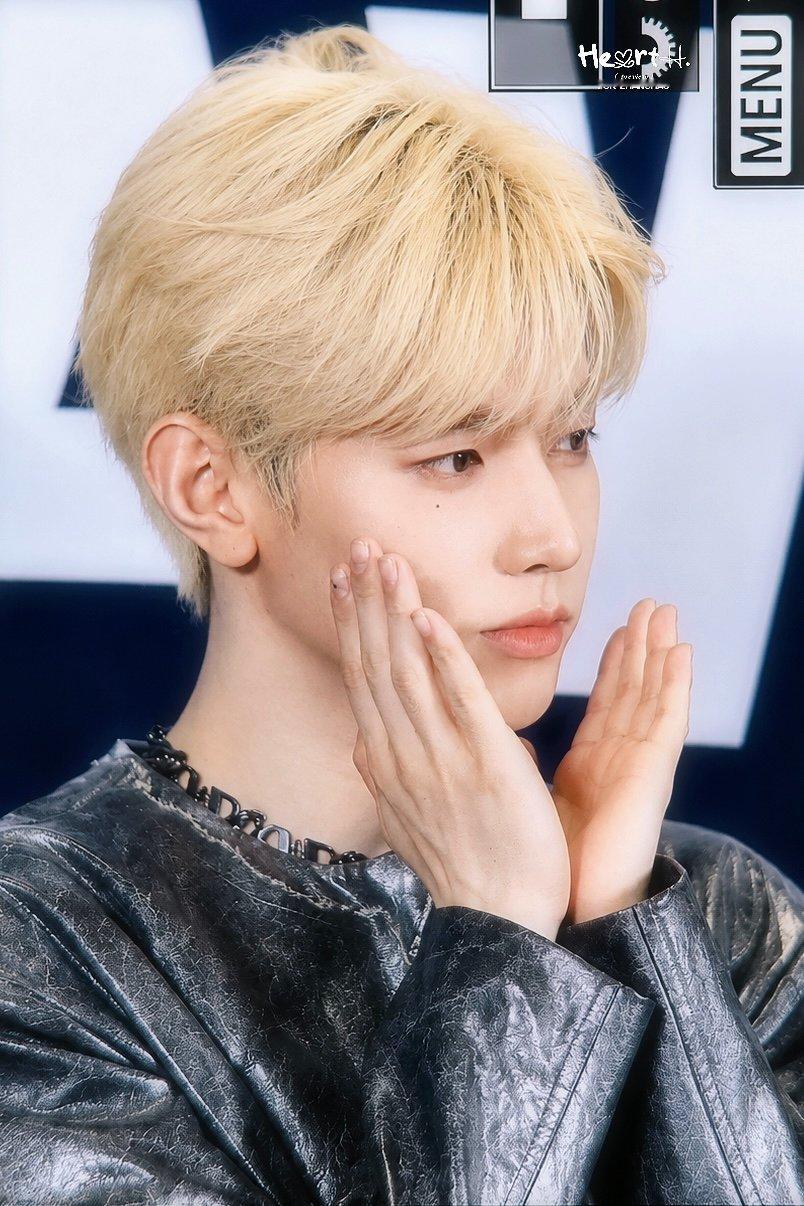 章昊  🎻🎻 260827  X更新章昊相关【KWDA盛典饭拍】 ...