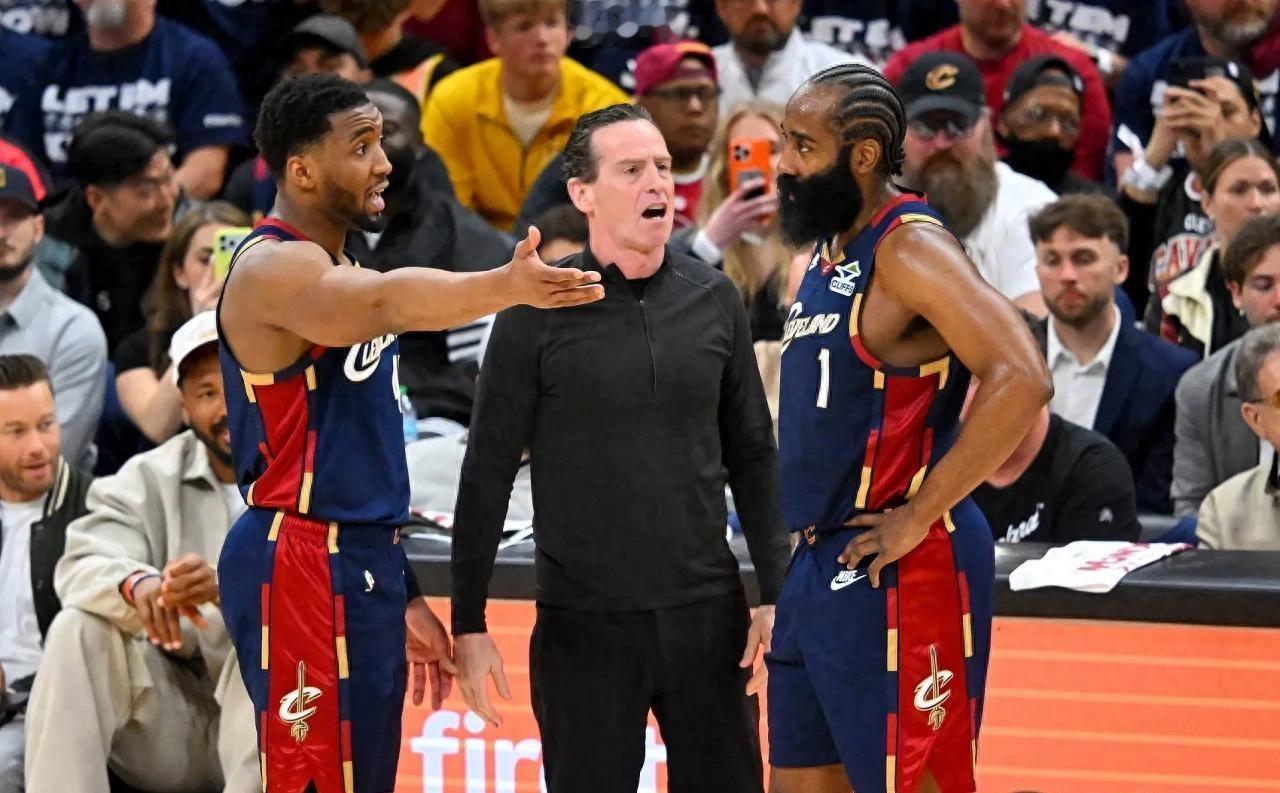 天王山来了！骑士双塔被打爆，哈登19+8难救主，猛龙体型优势尽显