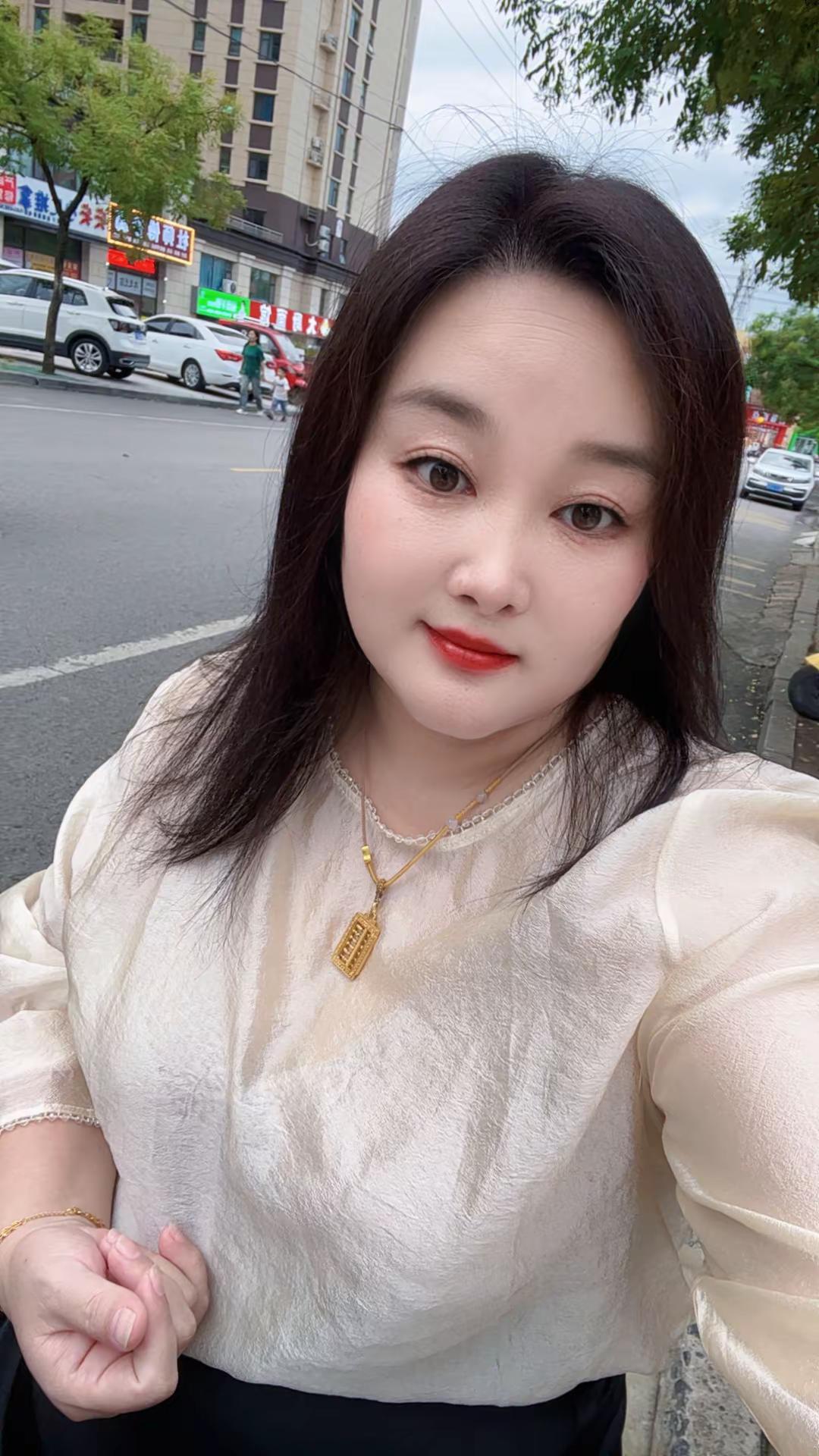 <p>微胖小姐姐 <!--{img:0}--></p><img src...