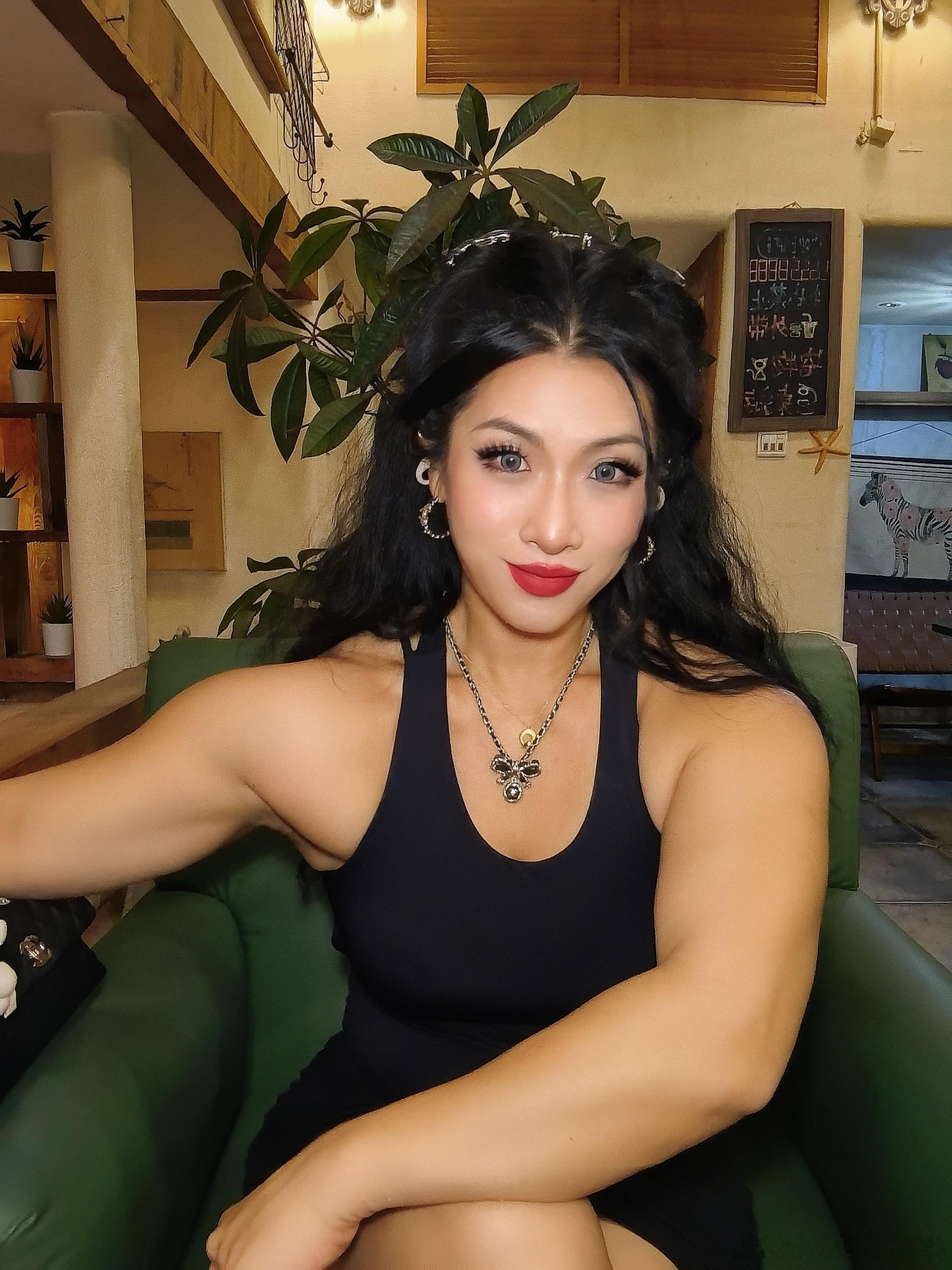 不屑与他人为伍， 却害怕与众不同。 ​  ​​​