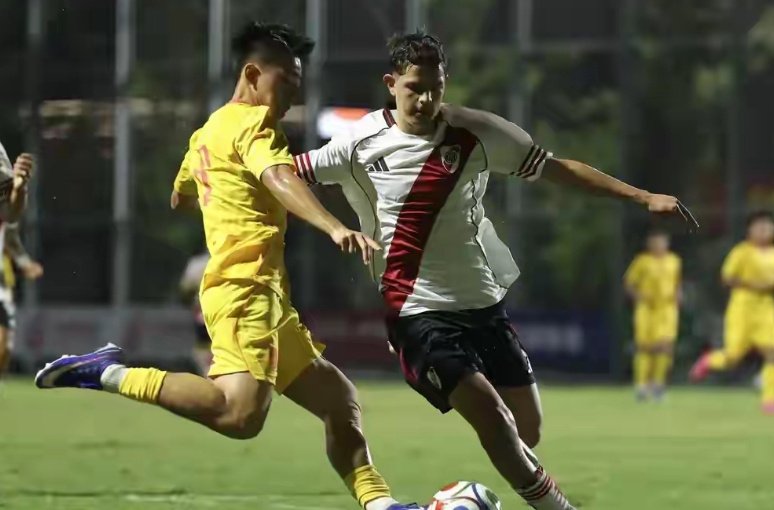 常规时间0-0战平，点球大战3-1战胜阿根廷河床U17，U17国足成功...