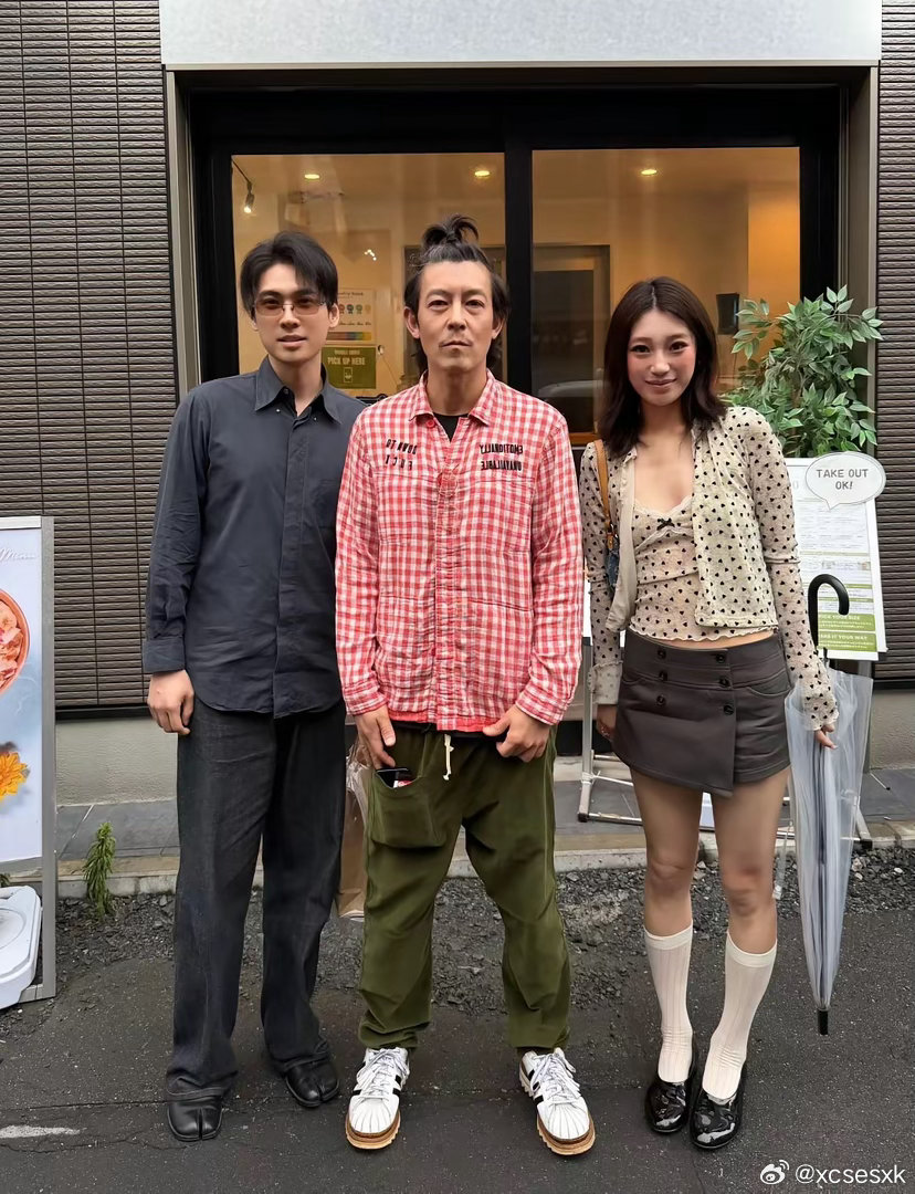 东京最帅的两个男人😋
吃个刨冰偶遇陈冠希一家
lucky day🎈 ​