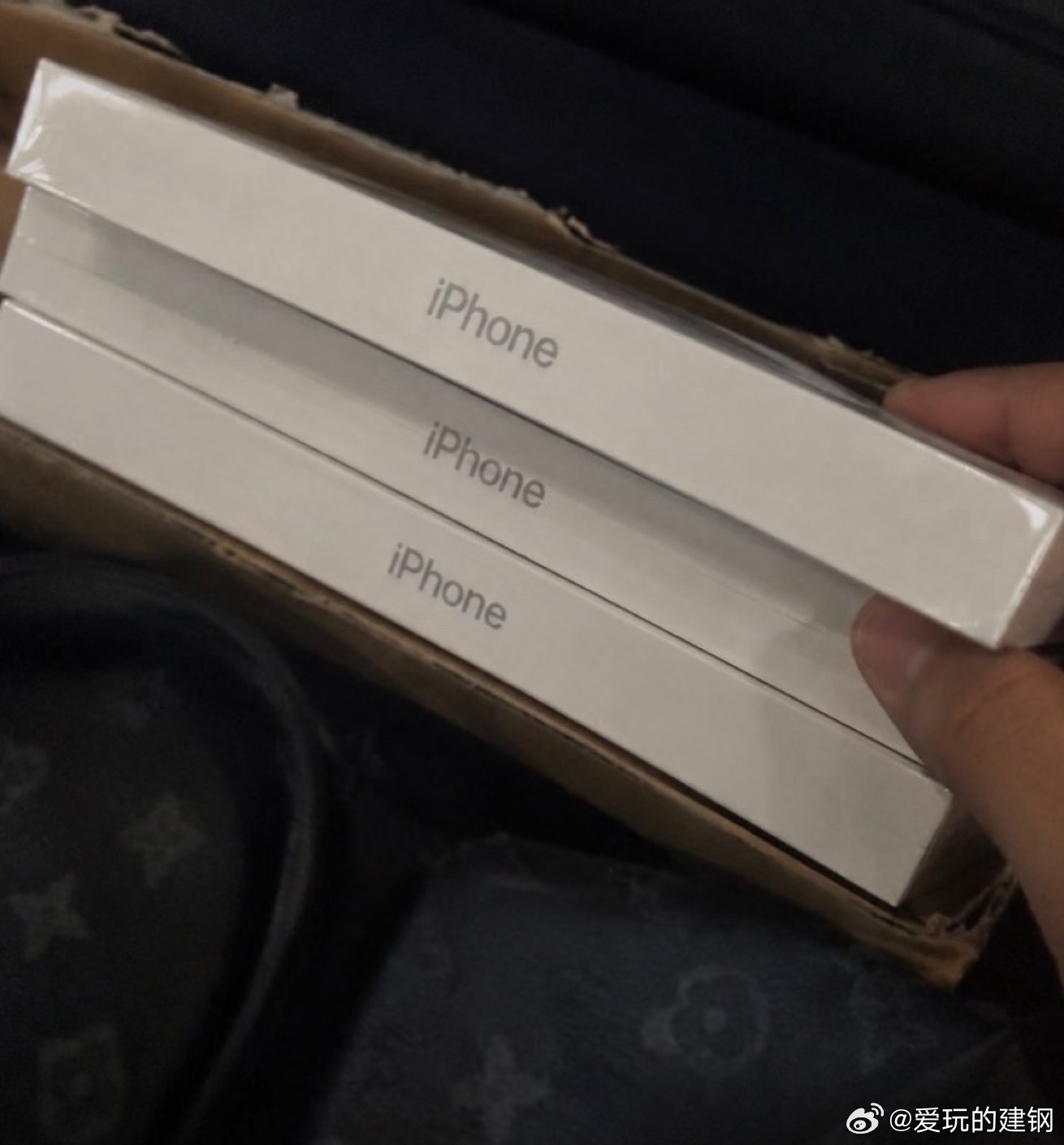 终于见到iPhone Duo的包装了。 ​​​