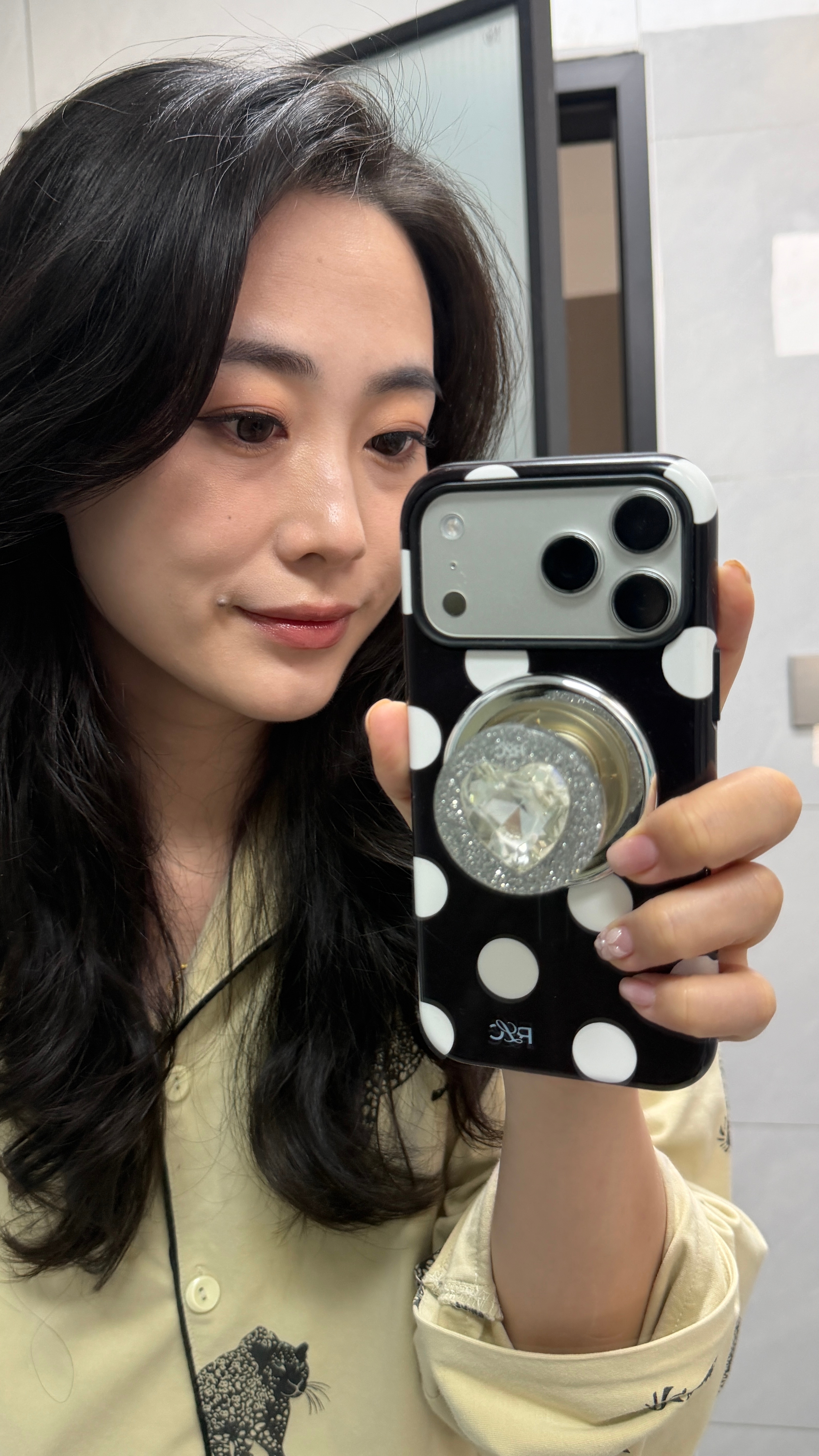 今天的好心情从化了一个很完美的底妆开始 最近在喝中药调理身体 身体有劲...