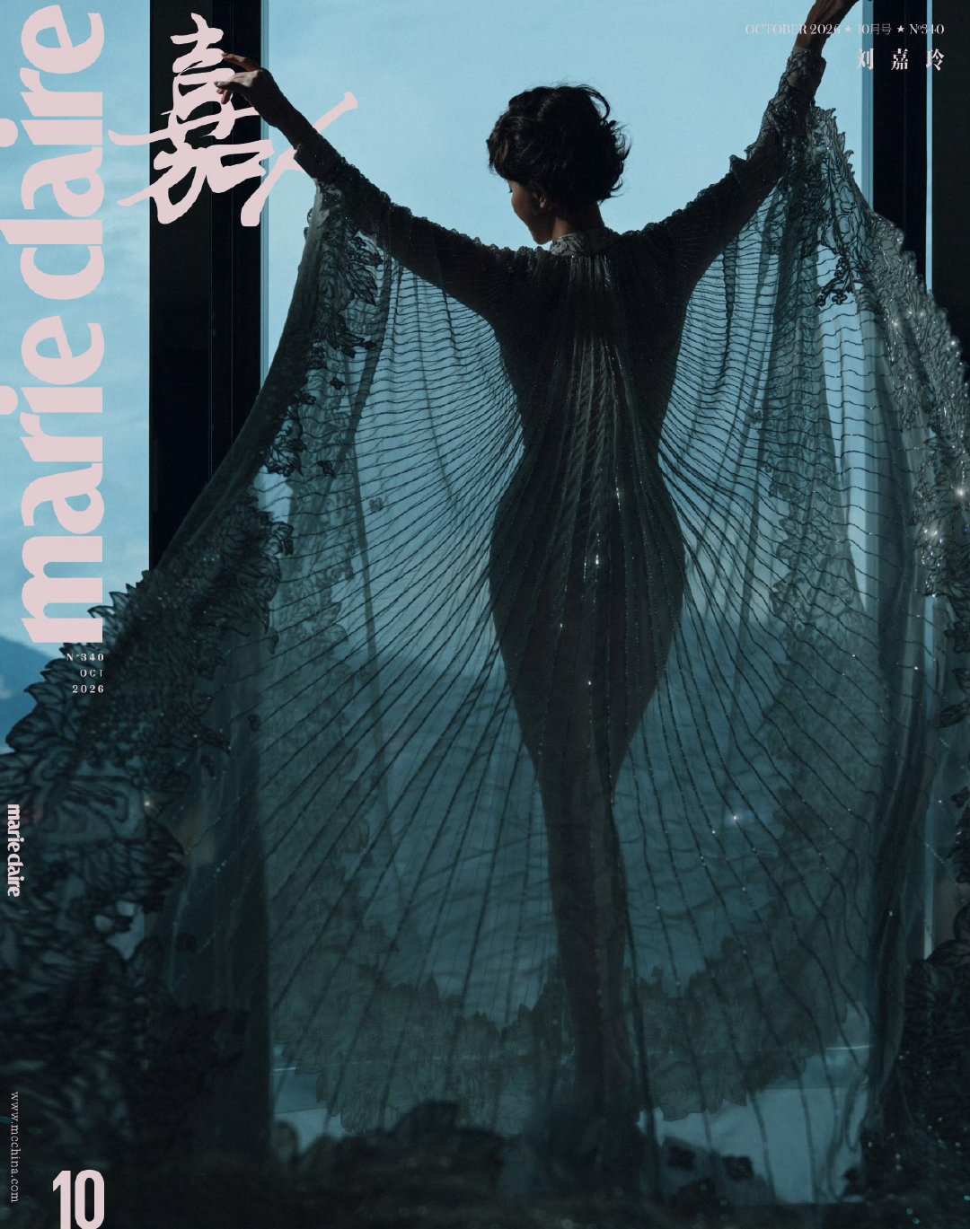 #刘嘉玲嘉人十月刊封面#

嘉玲姐的嘉人银十刊来啦，带来顶级高定Valentino 2026春夏系列国内首穿，有点像神探狄仁杰里面的武则天造型，睥睨天下❗️❗️❗️ ​