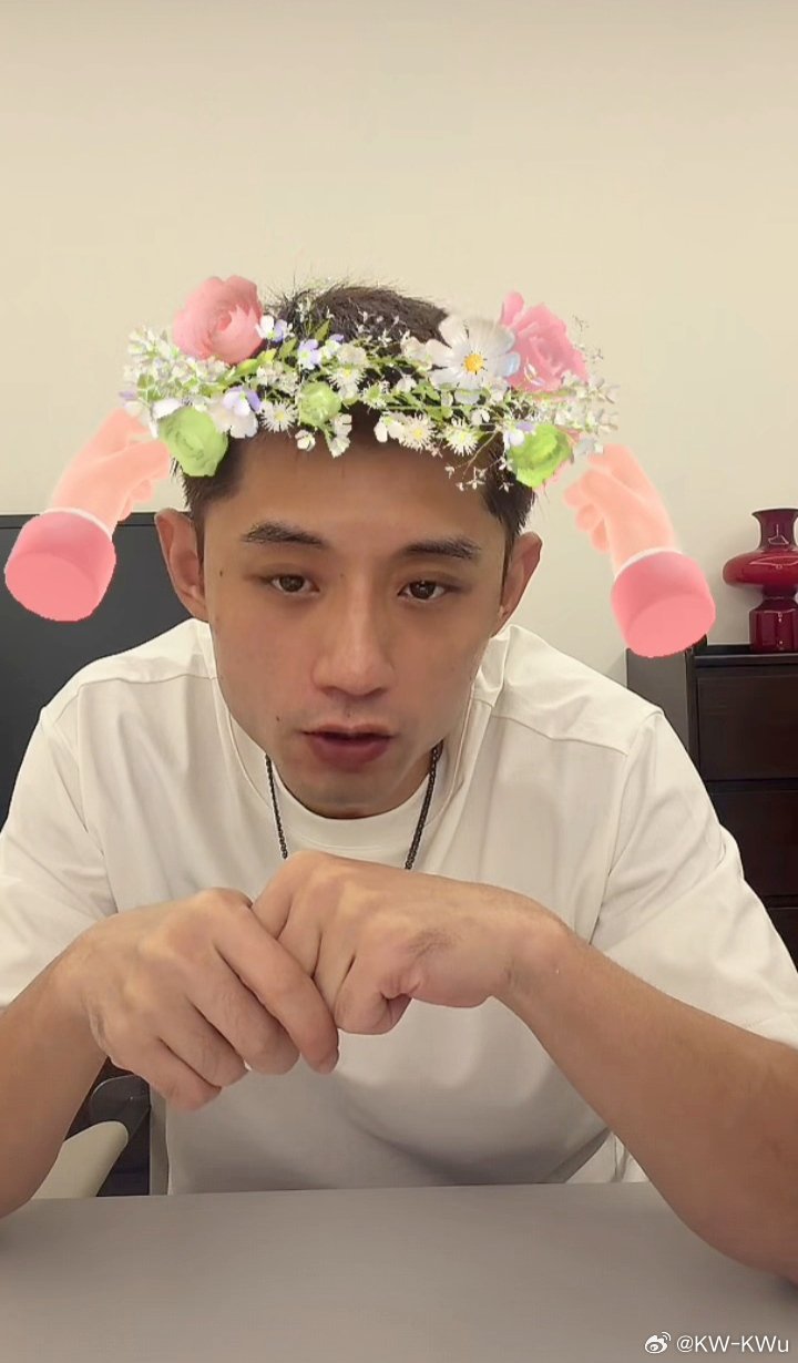 #张继科[超话]# 9.3直播
每张都很萌 ​