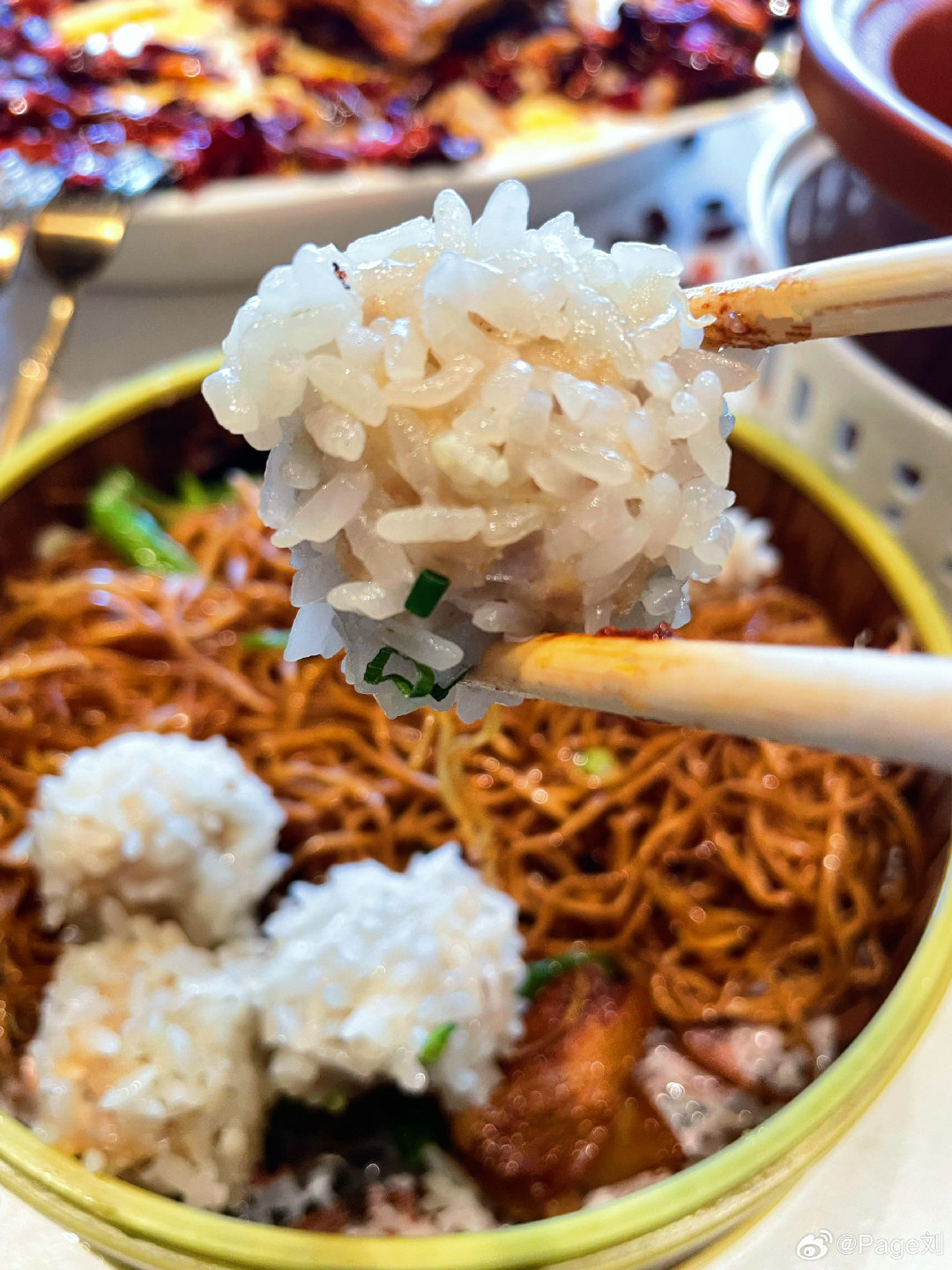 想吃哪一口，我喂你🥢

#老长沙罐子楼璞丽店##湘菜##大二专科生称靠切片三年赚七百万#  ​