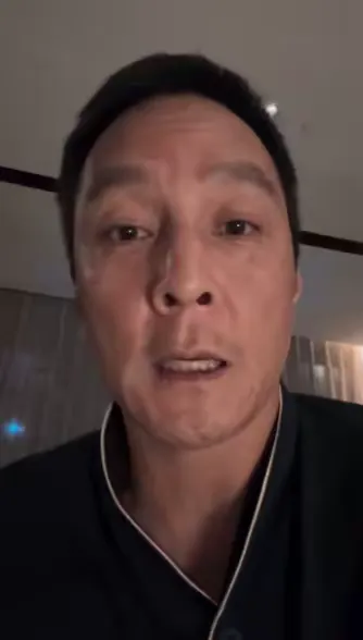赛车赛场惊魂一幕！大火困住车手，救人的竟是对手？

赛车运动本就充满风险，可谁能想到，一场比赛里，被困火海的车手，居然要靠对手舍命相救？近期上海赛车场的这起惊险事故，让不少人看完心里五味杂陈。

九月初的China GT上海站正赛，比赛进行到第七圈，多车发生碰撞，一辆法拉利赛车被撞后油箱位置起火，车