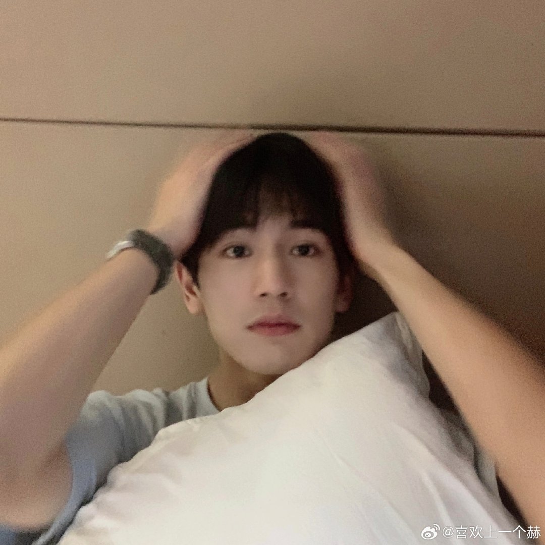 #张凌赫[超话]#摸摸头#张凌赫##张凌赫萧厉# ​