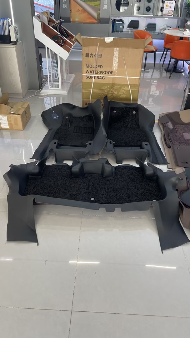 特斯拉Model Y黑色地毯脚垫极简高级