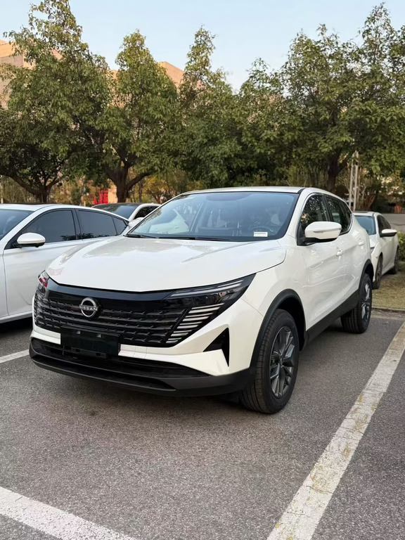 日产 逍客125900白色 全新车 包牌包牌过户出。现车，明天提  。要的来  超级特价出8.X万