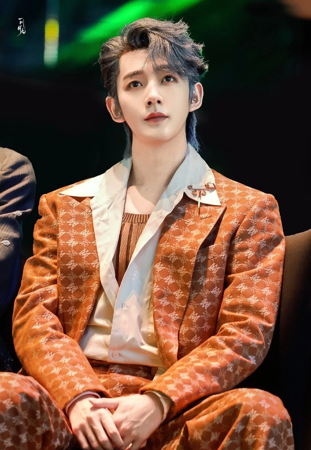 #邓为[超话]##邓为情绪价值这一块# 💜#邓为没想到你是这种性格# 

他的优雅、他的敏锐，那种混合了坚定、谨慎与果敢的气质，那样天真无邪、却又无碍于他具有一副洞明的头脑……

你真的太迷人了！

​