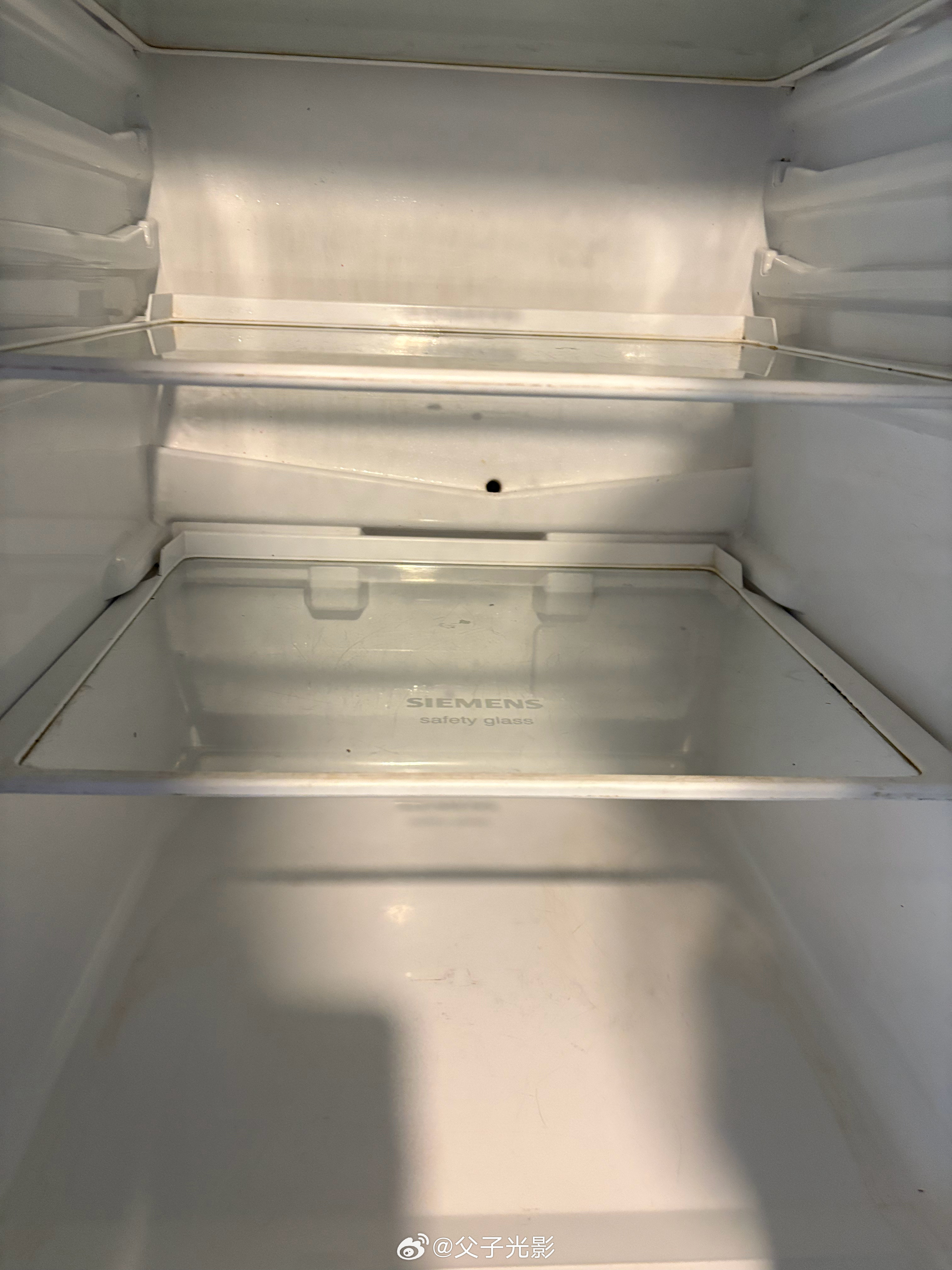 [超话] 吃完饭把老爸的冰箱清理干净了。 实在看不下去。清理后才有一种...