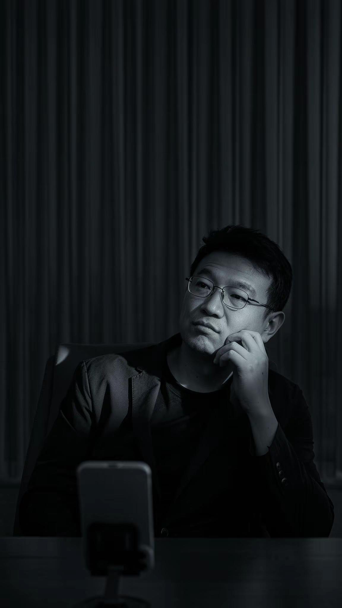 你知道我在等谁吗？魏建军啊！每次不经意的拍摄，都是最真实的感受。高山的发布会大家看了吗？魏建军有话说，期待一下吧！长城汽车