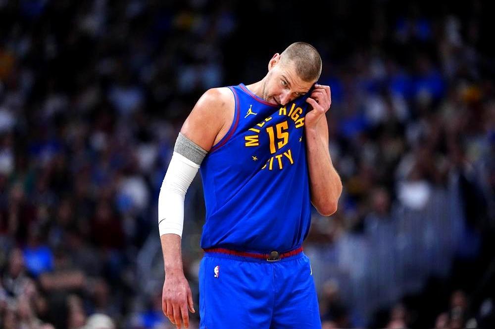 三届MVP，常规赛命中率近57%，怎么一到季后赛就哑火了？    森林...