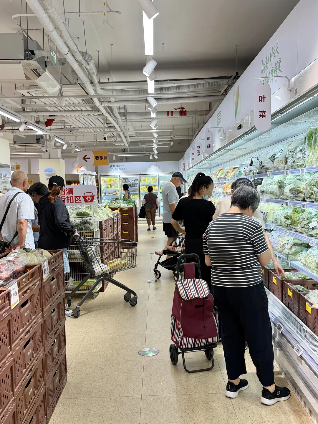 确实杭州数一数二好逛的…人好多！！！
