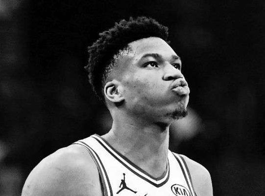 NBA永远是青春的战场   从街头野球到世界顶端，NBA汇聚全球最极...