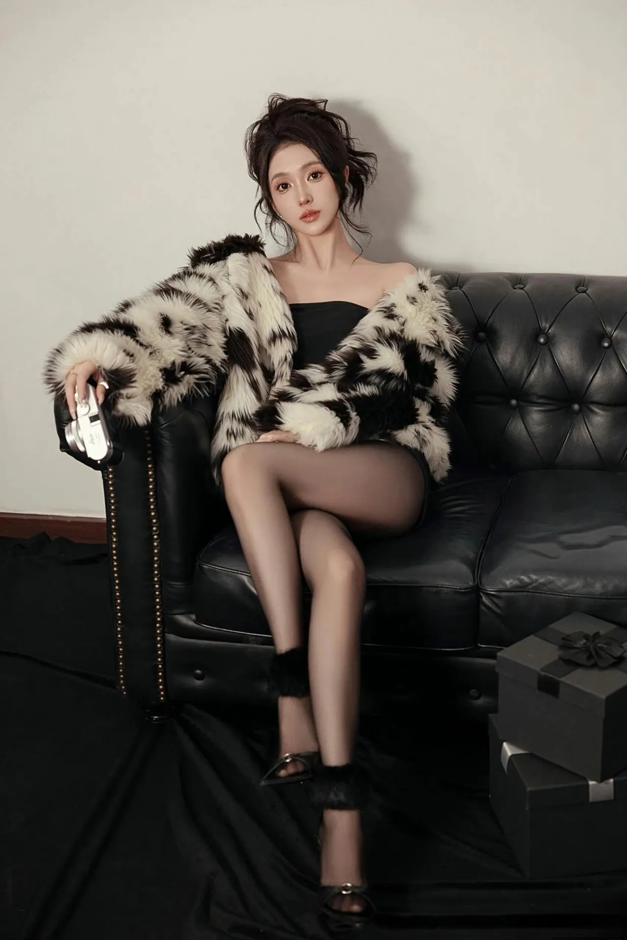 写真丨性感配搭，毛衣包臀裙，黑丝大长腿，高冷御姐范儿