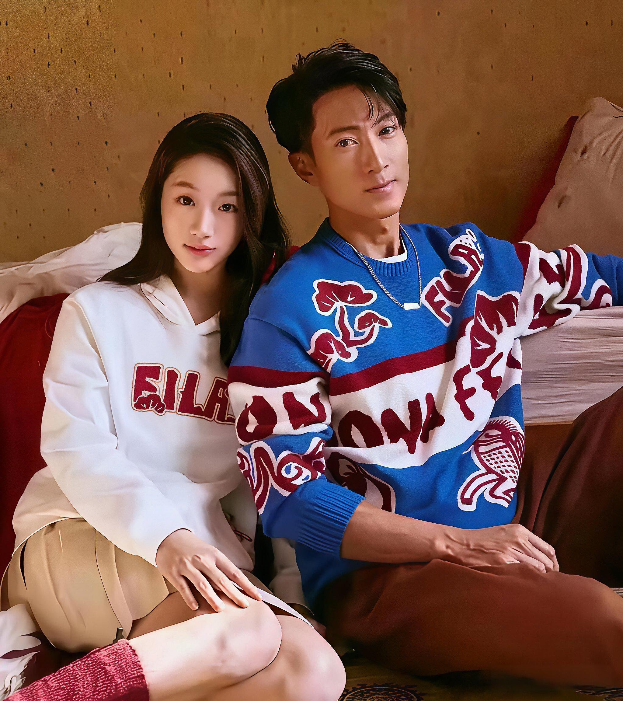 吴尊携15岁女儿合拍杂志大片，父女二人颜值出众，俊男美女的画面格外吸睛。

不少网友感慨，看着这组画面，一时竟忽略了二人的父女身份。优越的基因，在两代人身上展现得淋漓尽致。
