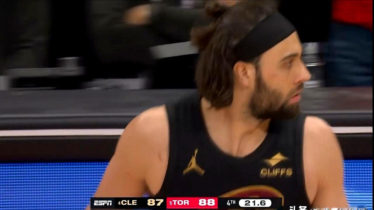 阿特金森此刻该果断换人，弃用斯特鲁斯，重用埃利斯。 今天客场首轮第四场...