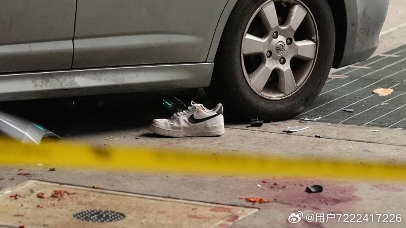 醉酒男子坐小区车道，遇代驾车辆撞击身亡，家属索赔99万元，法院判了 ​