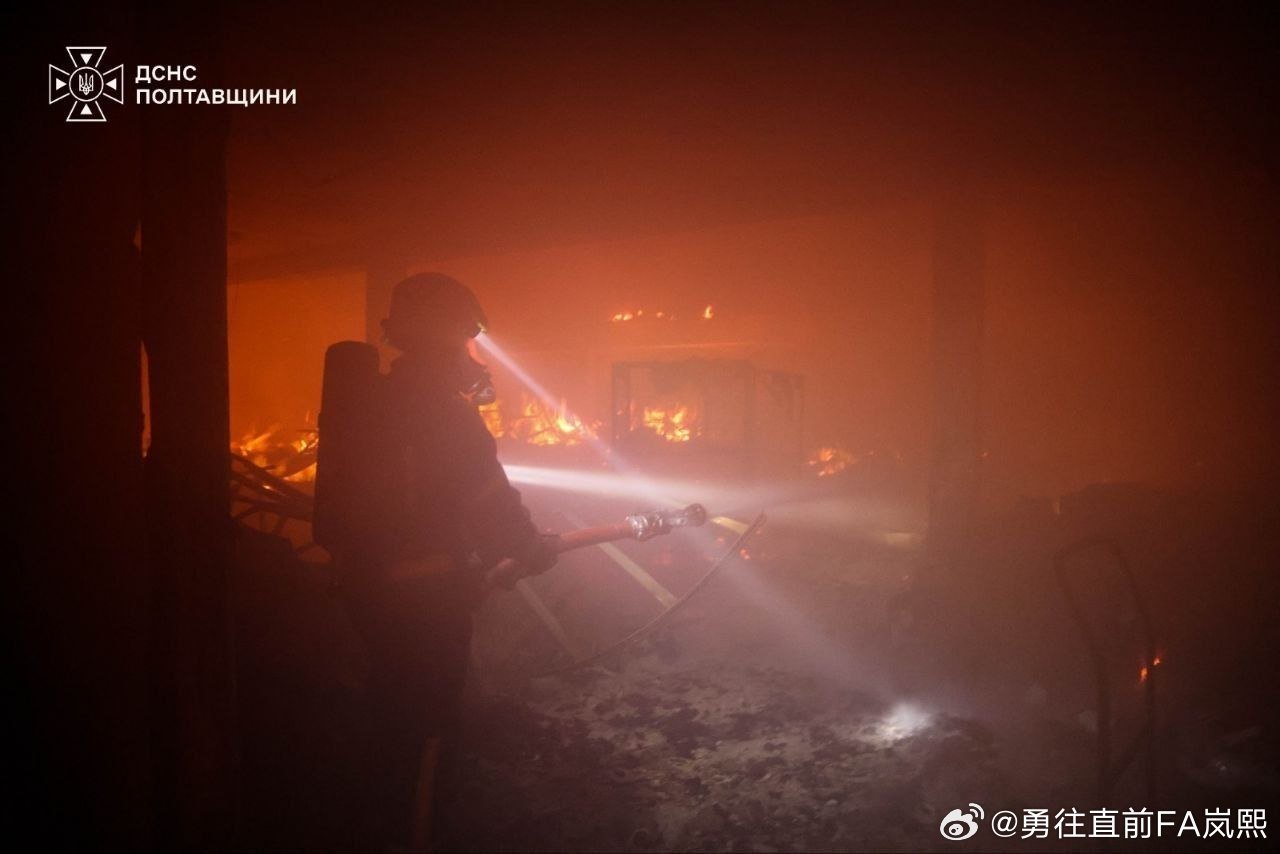 俄罗斯国防部发布：俄军打击了位于波尔塔瓦的一处仓库群，该设施被用于存放乌克兰无人机。

#烽火问鼎计划##关注俄乌局势最新进展##俄乌局势# ​