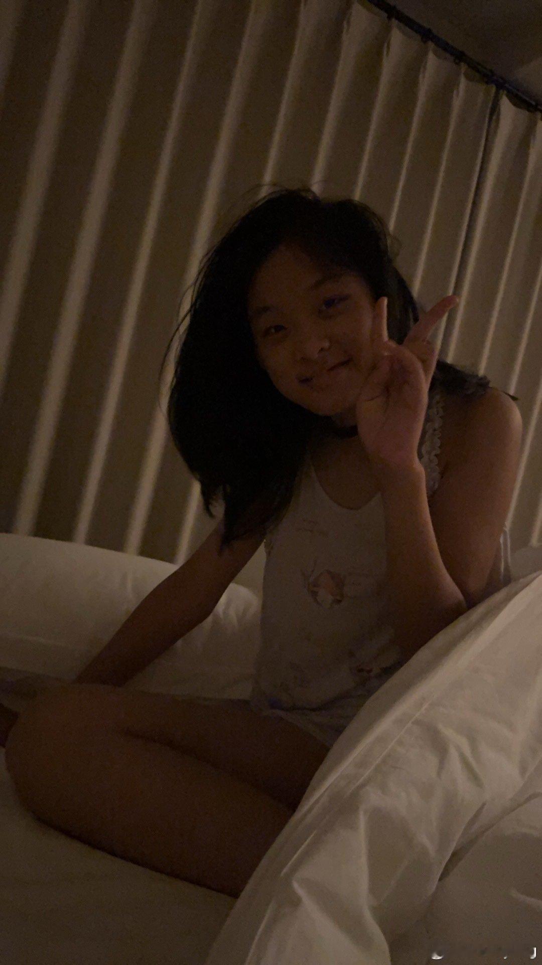 每次来西南必须到当地医院打个卡
从前晚的不想睡到昨晚疼得睡不着
心疼小昆[苦涩][泪]
白天又来社区诊所挂水了。。希望好起来。。 ​