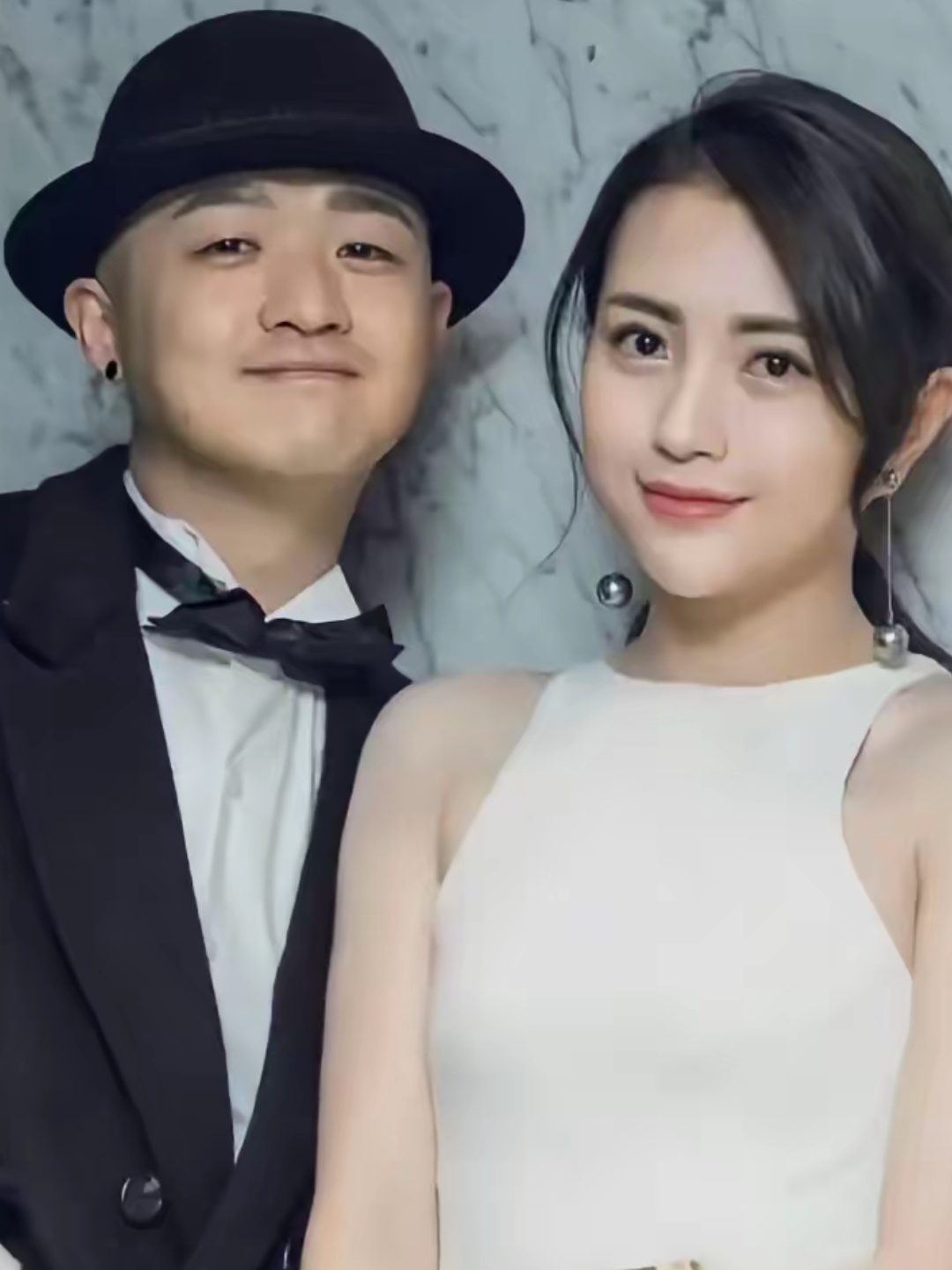 &39;包贝尔带包文婧重回北漂出租屋:最珍贵的婚姻，是陪你从一无所有走到繁花似锦。………………………………………
看多了娱乐圈光鲜亮丽的奢华约会，唯独包贝尔给包文婧的这场重逢，看哭了无数人。 
没有高级餐厅，没有昂贵礼物，他精心准备的惊喜，是一间破旧老旧的北漂出租屋。 
为了还原十几年前的模样，包贝尔特意