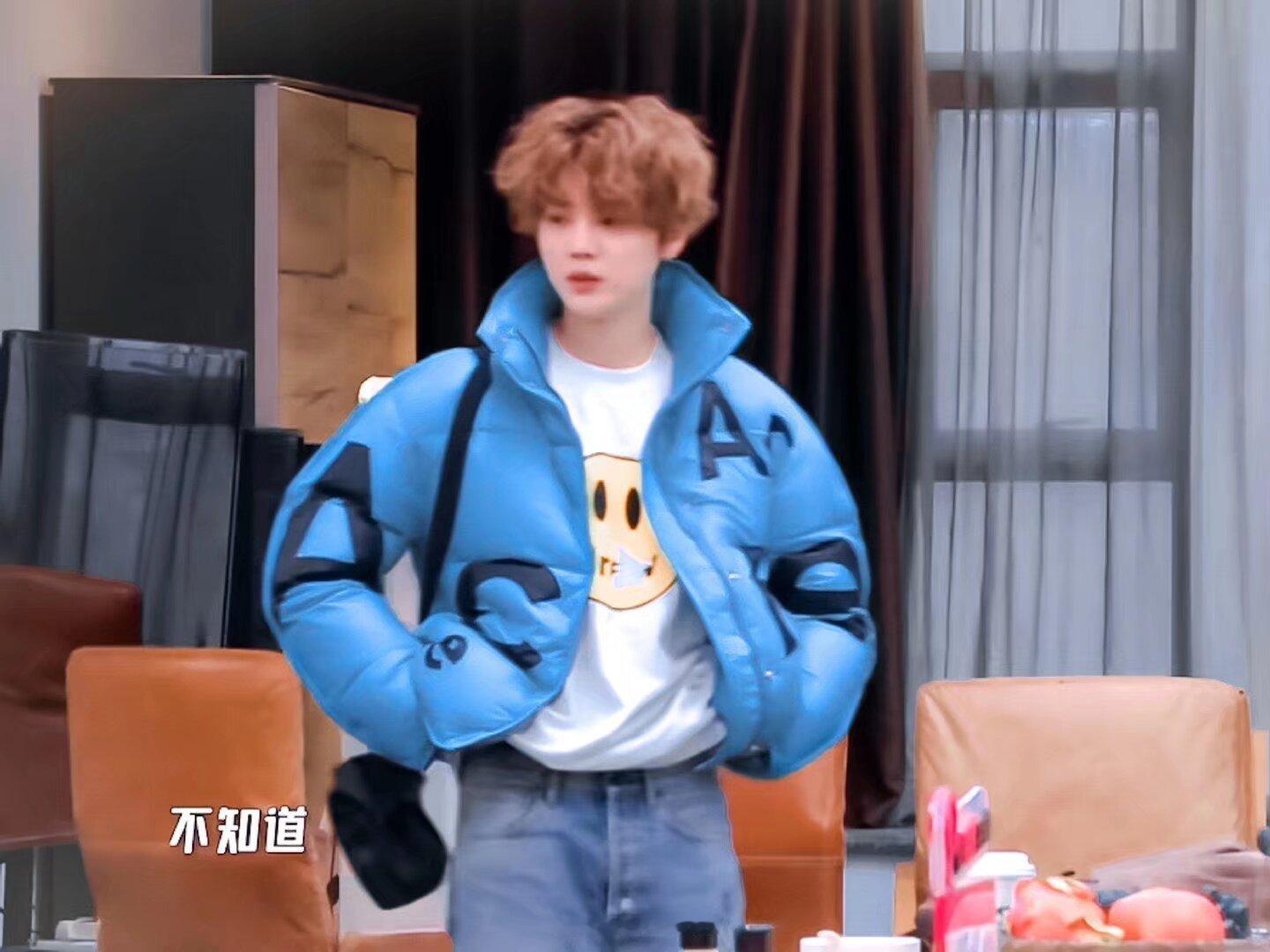 #鹿晗[超话]# 一颗萌萌的小团子🥰🥰🥰 ​