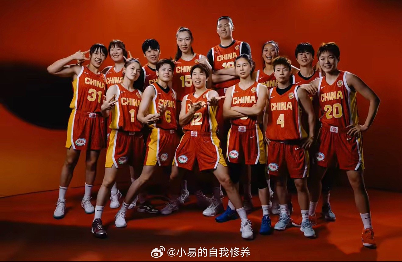 9月3日，2026女篮世界杯即将开战，中国女篮遭遇重大变故。
本届世界杯，中国队被分在D组死亡之组，同组强敌有卫冕冠军美国、捷克、意大利三支强队，小组赛难度拉满。

赛前官宣，内线核心李月汝，因为护照在美国邮寄途中意外遗失，多方补救无果，遗憾无缘本次世界杯，缺少一员重要内线悍将￼￼￼。
李 ​
