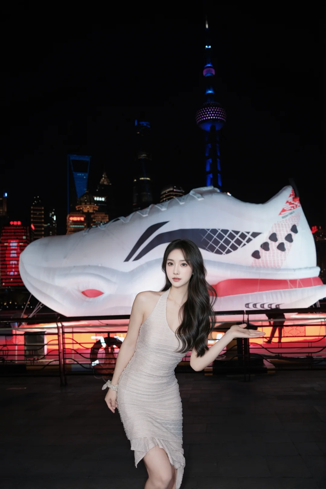 北外滩惊现巨鞋！李宁是懂“上马”的