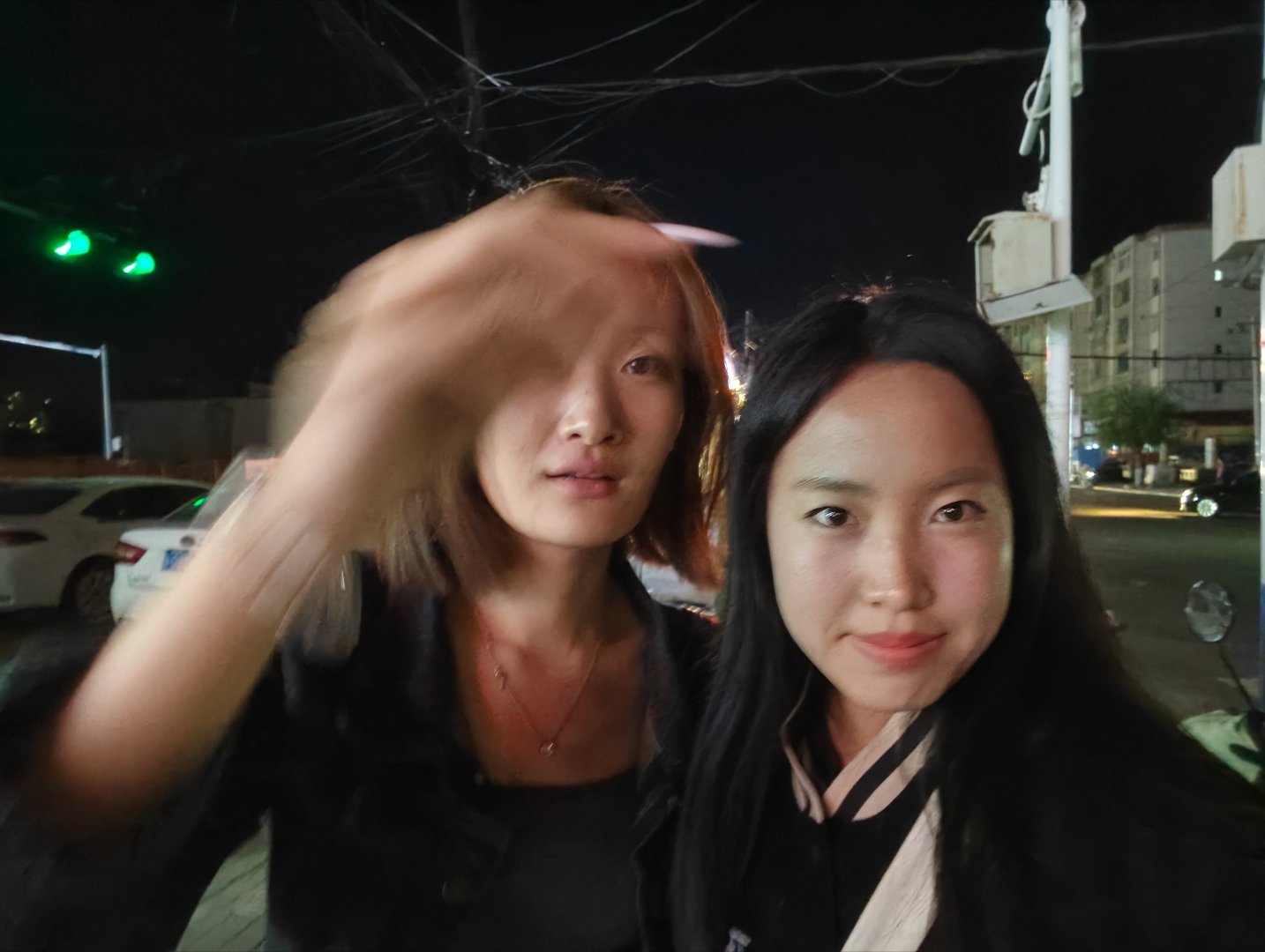 太感动了上了三天班，终于收到工资啦！昨天上班想去吃个鸡柳大人，结果快6点了，都要上班了，还没做好，我俩就等着下班再拿，下班后又没忍住和美妍去吃了九星川椒[允悲]今天上完课后，和晶磊美妍赵睿香香雅玲田春去吃了杨国福，下午美妍给我化了妆[爱慕][爱慕][爱慕][爱慕][爱慕] ​
