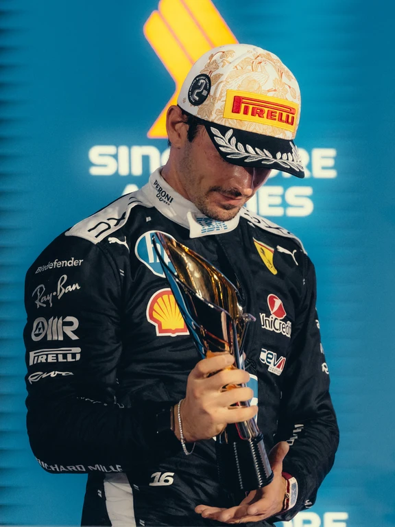为车队再添一座奖杯🏆