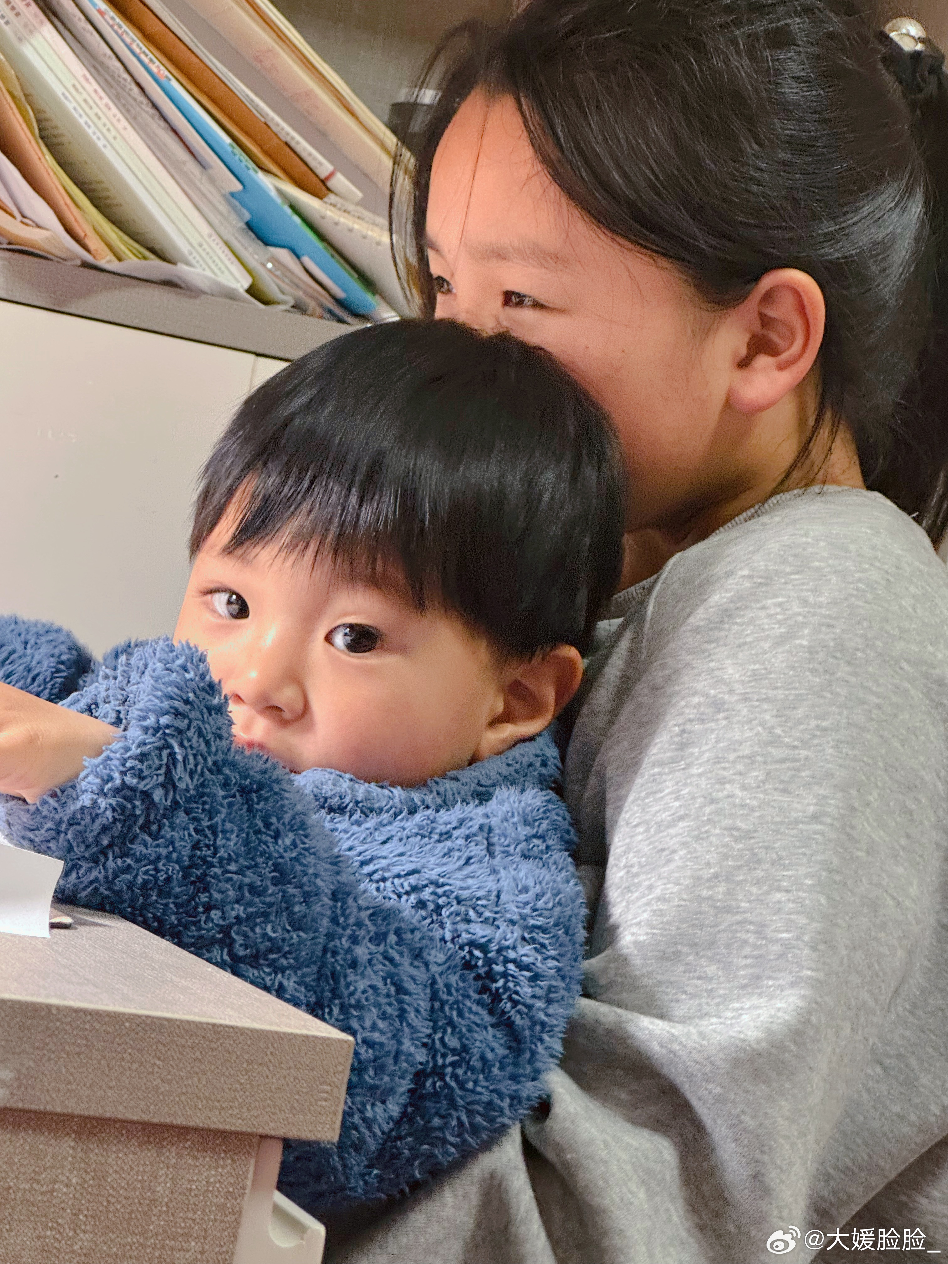 2024年，45岁产妇赵秀玲在山东淄博周村区妇幼保健院剖宫产术中呼吸心跳骤停，抢救52天后不幸离世，历经三年三次鉴定，结论从“不属于医疗事故”逆转为“医方承担主要责任”，但家属对涉事医生仅被停职7至9