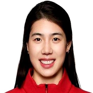 女队21人名单定了。张雨霏、李冰洁领衔，未满14岁的于子迪也在其中。

泳池里的竞争，从名单就开始了。这次选拔，接力项目优先，还得看近一年的亚洲排名。每个泳姿项目至少一人，为的是全项覆盖，不留空白。

你看余依婷，刚刷新了亚洲纪录。老将带着这股劲，说要把亚运会当成通往洛杉矶奥运会的测试场。年轻的面孔